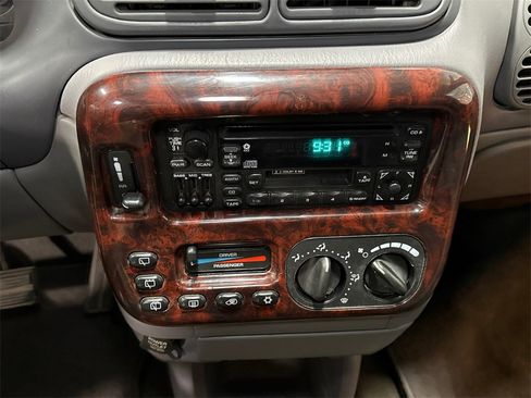 Used 2000 Chrysler Town & Country LX image 15