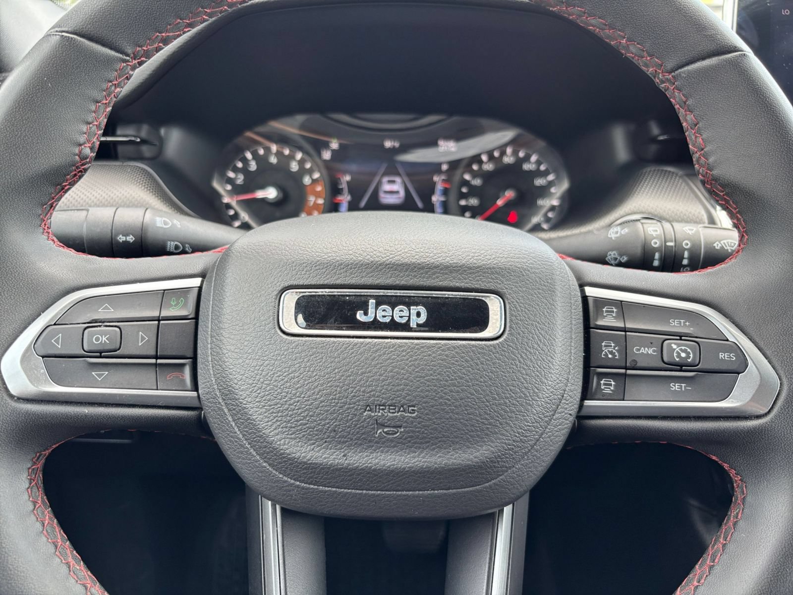 Used 2025 Jeep Compass Trailhawk AWD/4WD image 27