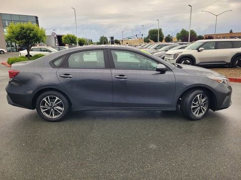 Used 2024 Kia Forte LXS FWD image 3