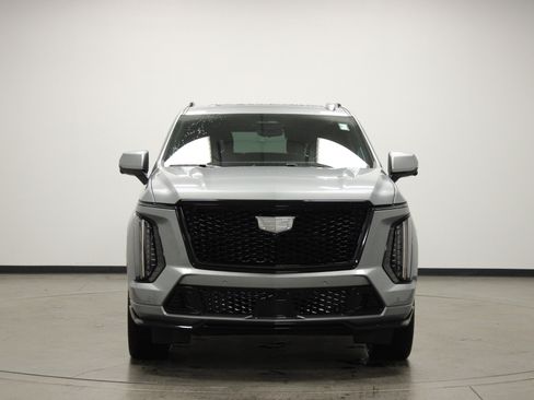 Used 2025 Cadillac Escalade V image 3