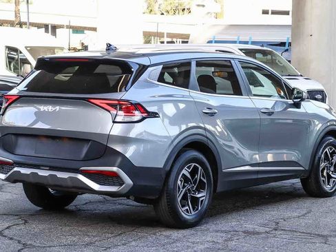 Used 2024 Kia Sportage LX image 4