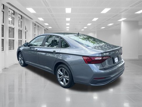 Used 2024 Volkswagen Jetta SE FWD image 7