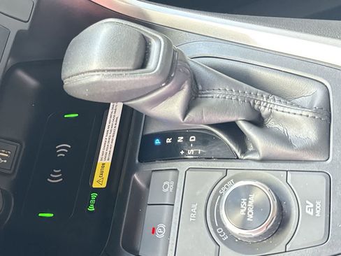 Used 2024 Toyota RAV4 XLE AWD/4WD image 21