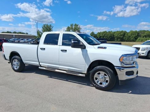 Used 2024 RAM 2500 Tradesman w/ Chrome Appearance Group AWD/4WD image 4