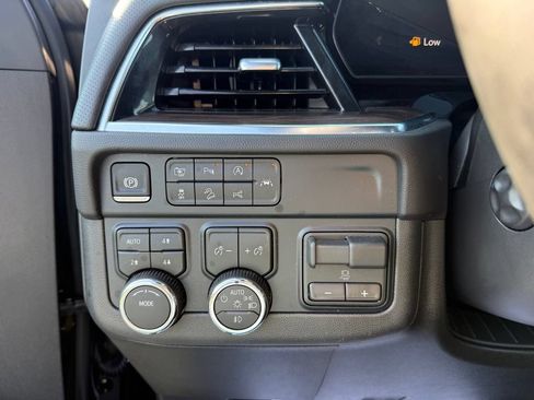 Used 2026 Chevrolet Suburban Premier w/ Sun And Tow Package AWD/4WD image 38