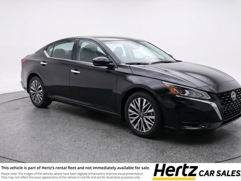 Used 2025 Nissan Altima 2.5 SV FWD image 1