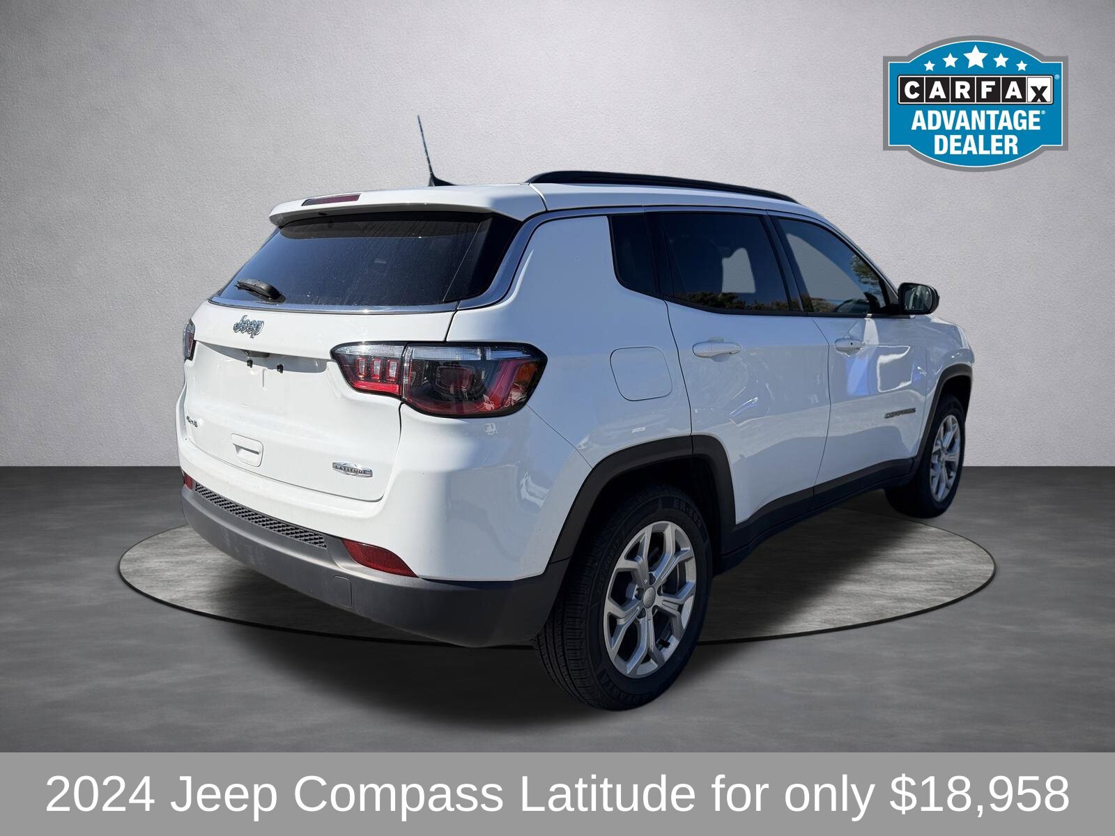 Used 2024 Jeep Compass Latitude AWD/4WD image 5