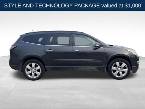 Used 2016 Chevrolet Traverse LT w/ Style and Technology Package FWD image 3