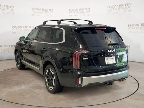 Used 2024 Kia Telluride EX w/ EX Captain's Chair Package FWD image 3