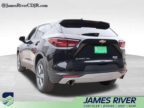 Used 2025 Chevrolet Blazer LT AWD/4WD image 3