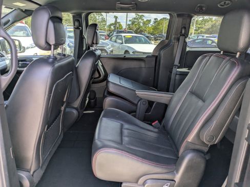 Used 2019 Dodge Grand Caravan GT image 12