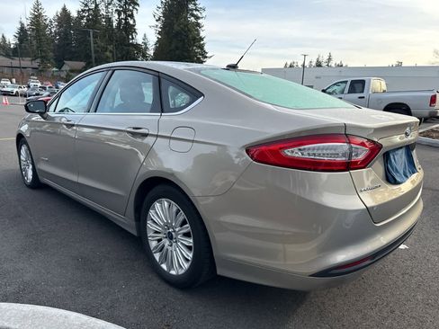 Used 2015 Ford Fusion SE image 4
