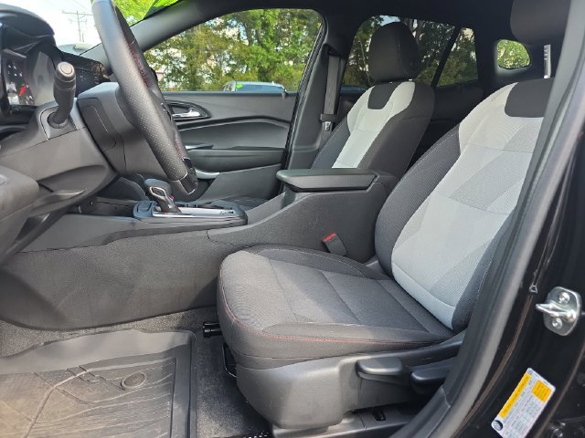 Used 2026 Chevrolet Trax RS w/ Sunroof Package FWD image 9