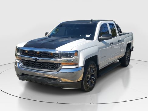 Used 2018 Chevrolet Silverado 1500 LT image 3