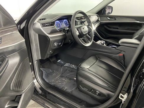 Used 2023 Jeep Grand Cherokee L Limited w/ Luxury Tech Group II image 19