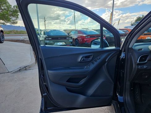 Used 2019 Chevrolet Trax LT FWD image 11