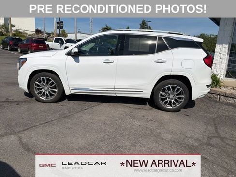Used 2023 GMC Terrain Denali w/ Denali Premium Package AWD/4WD image 2
