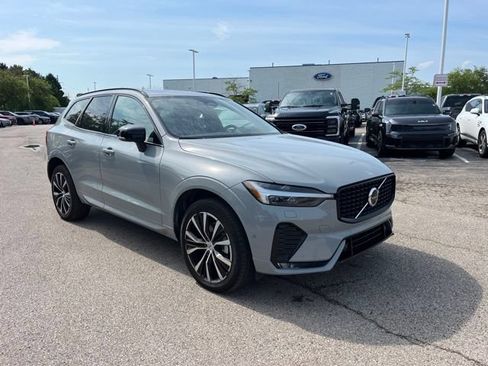 Used 2025 Volvo XC60 B5 Plus AWD/4WD image 3