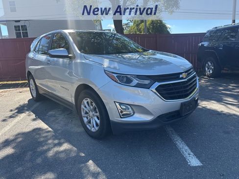 Used 2021 Chevrolet Equinox LT image 2