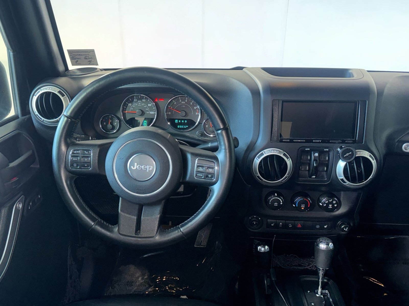 Used 2016 Jeep Wrangler Unlimited Rubicon w/ Connectivity Group AWD/4WD image 16