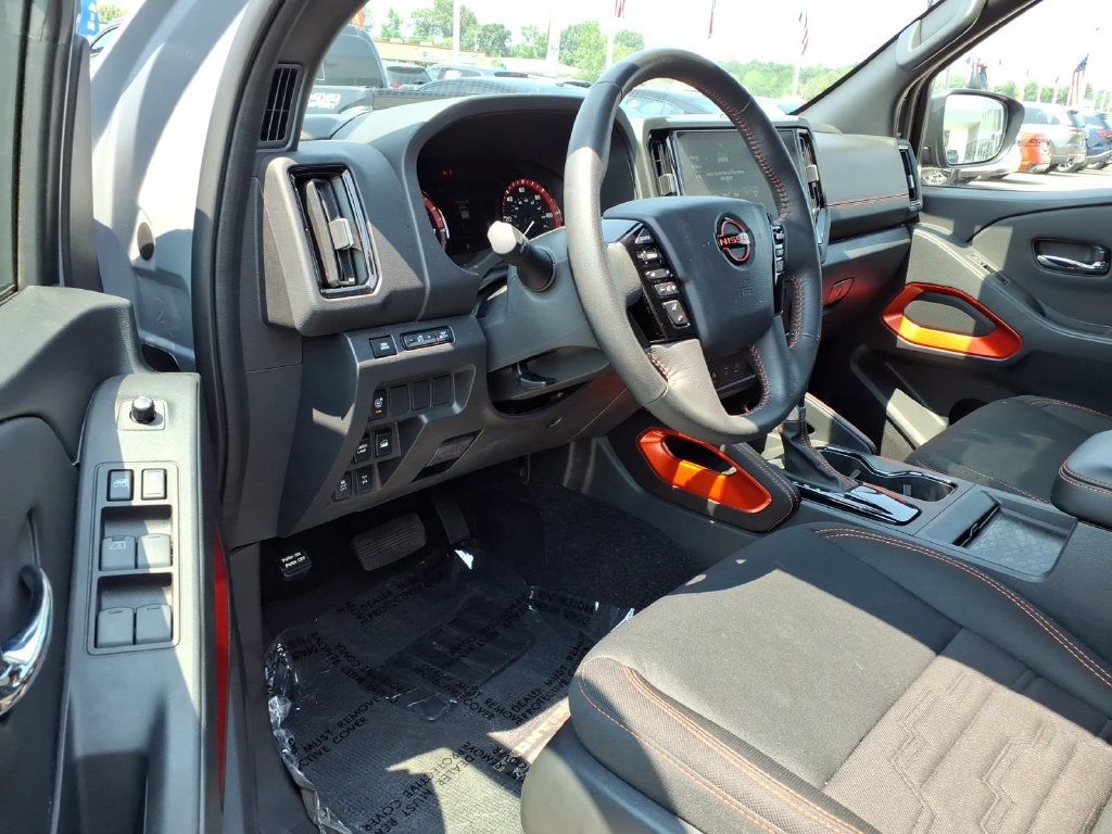 Used 2025 Nissan Frontier PRO-4X AWD/4WD image 10
