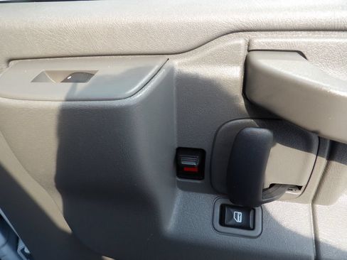 Used 2022 GMC Savana 2500 RWD image 33