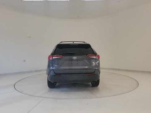 Used 2020 Toyota RAV4 LE FWD image 8