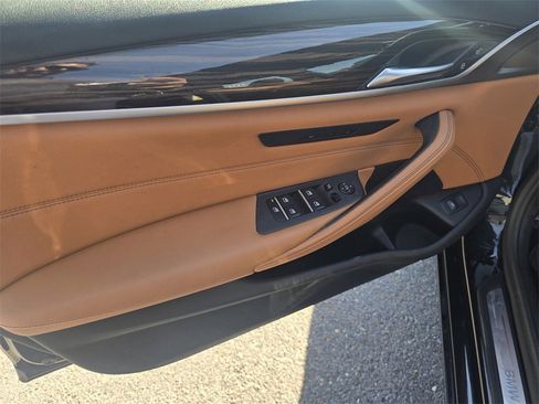 Used 2023 BMW 530i w/ Convenience Package image 22