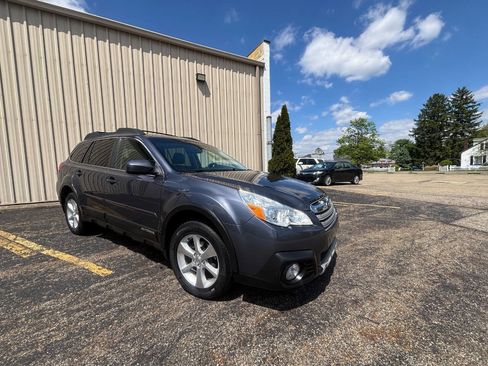 Used 2014 Subaru Outback 2.5i Limited AWD/4WD image 6