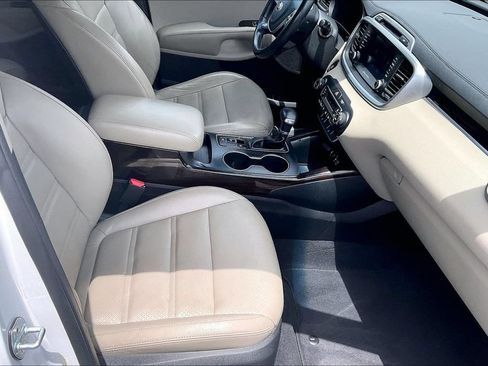 Used 2019 Kia Sorento EX FWD image 30