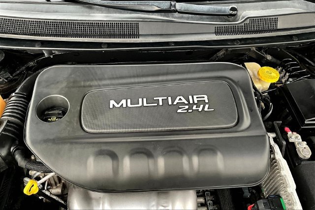 Used 2016 Chrysler 200 C FWD image 29