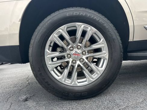 Used 2024 GMC Yukon SLT w/ SLT Luxury Package RWD image 18