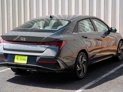 Used 2025 Hyundai Elantra SEL FWD image 51