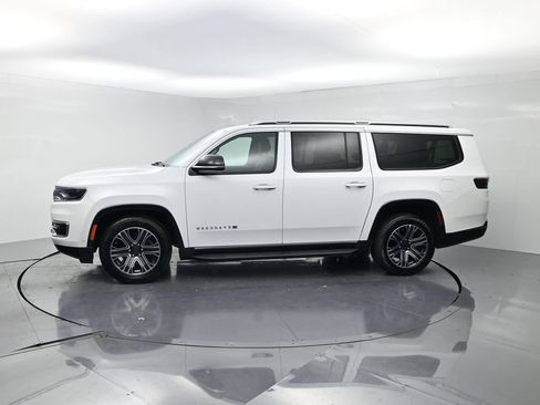 Used 2024 Jeep Wagoneer L Series II RWD image 3
