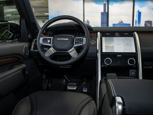 Certified 2025 Land Rover Discovery Dynamic SE image 17