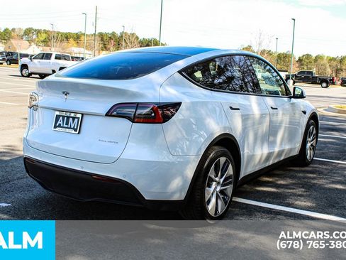 Used 2021 Tesla Model Y Long Range image 5