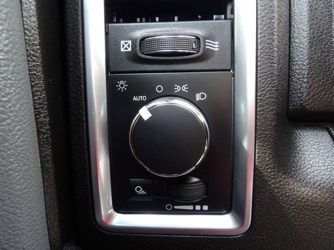 Used 2022 RAM 1500 Classic SLT image 19