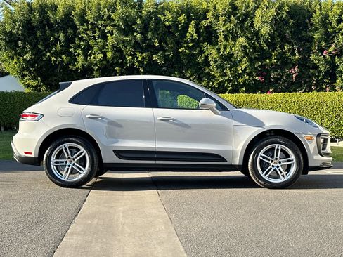 Certified 2025 Porsche Macan image 9