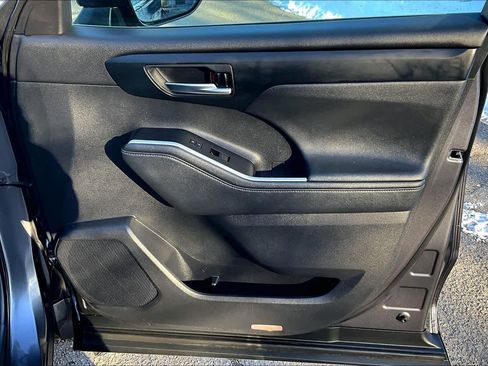 Certified 2021 Toyota Highlander XLE image 22