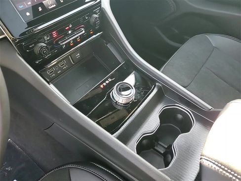 New 2025 Jeep Grand Cherokee L Altitude image 18