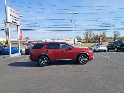Used 2023 Nissan Pathfinder Platinum w/ Cargo Package image 5