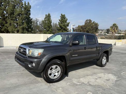 Used 2010 Toyota Tacoma PreRunner image 2