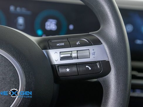Used 2025 Hyundai Santa Cruz SEL AWD/4WD image 16