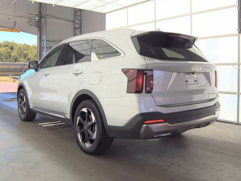 Used 2025 Kia Sorento EX AWD/4WD image 3