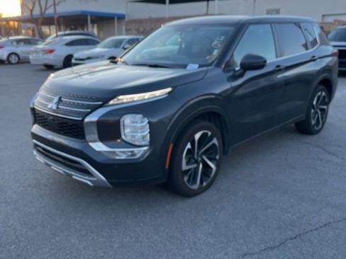 Used 2024 Mitsubishi Outlander SE image 1