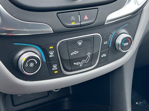 Used 2022 Chevrolet Equinox LS image 17