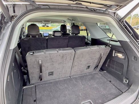 Used 2024 Ford Explorer XLT w/ Equipment Group 202A RWD image 13