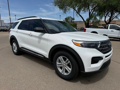 Used 2024 Ford Explorer XLT RWD image 3