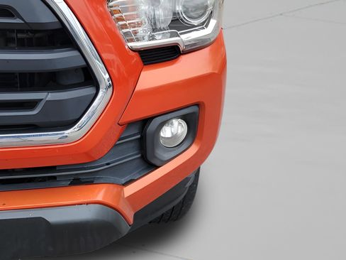 Used 2018 Toyota Tacoma TRD Sport image 13