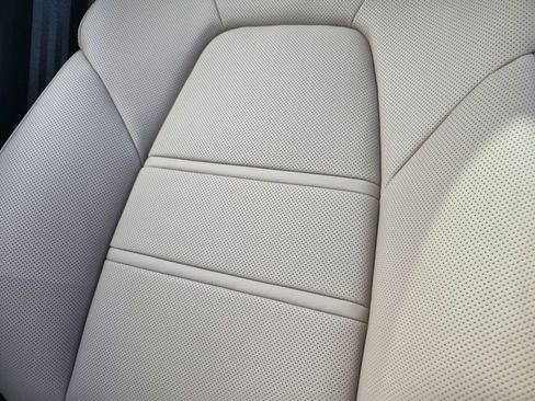 New 2025 Porsche Cayenne image 29